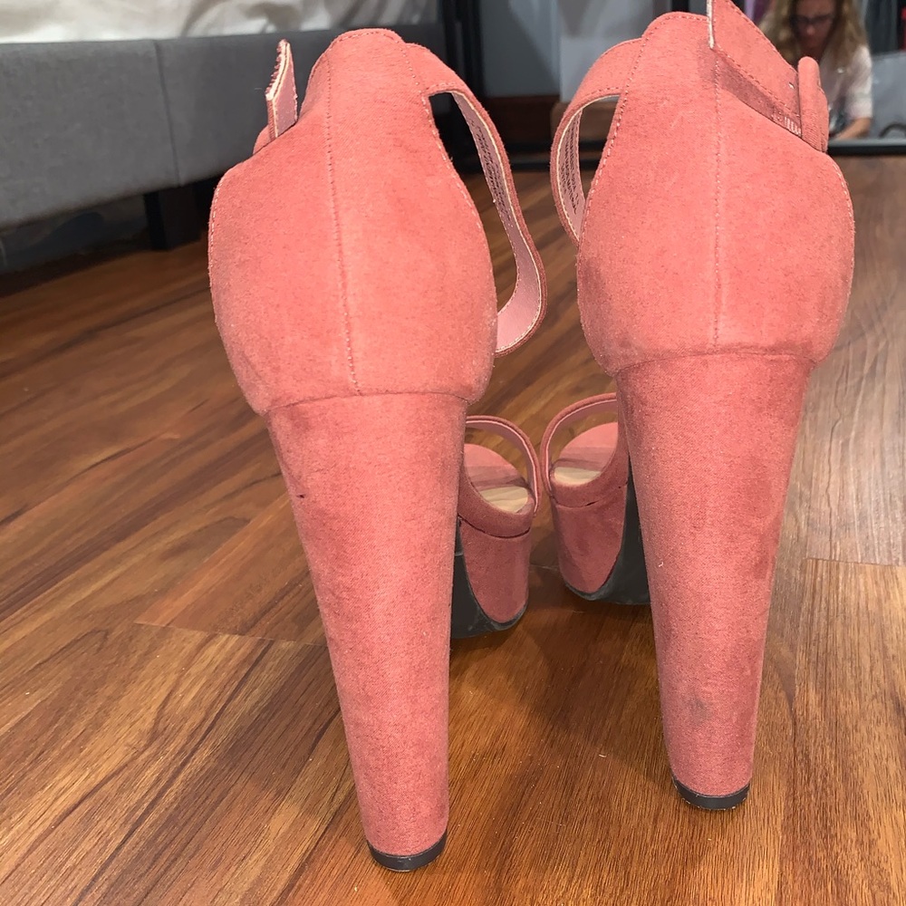 Heels - Picture 5 of 8